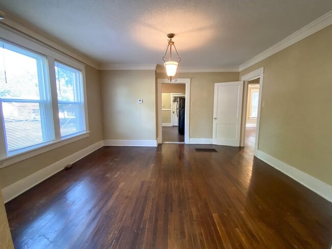 Building Photo - 2 bedroom, 1 bath near Jackson and Maury /...