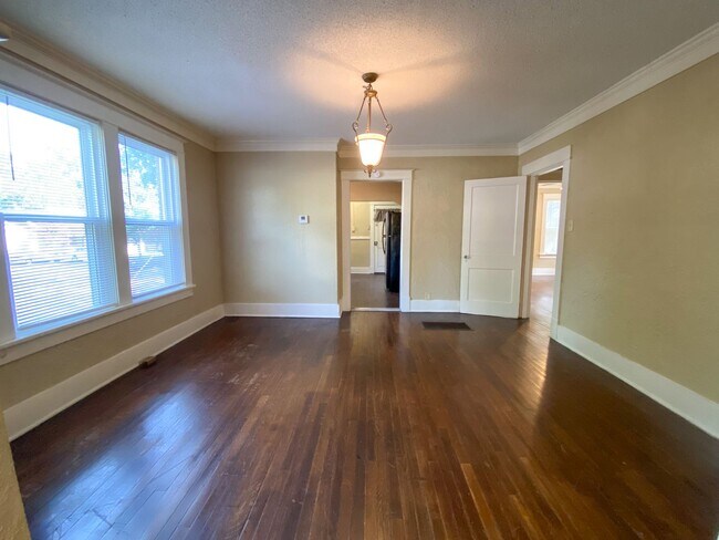 Building Photo - 2 bedroom, 1 bath near Jackson and Maury / Midtown Memphis