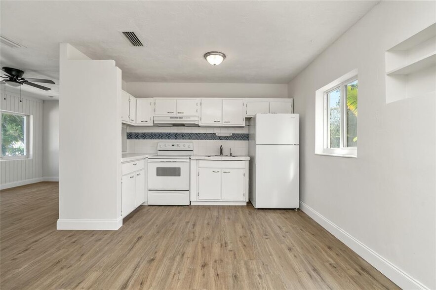 Building Photo - 540 NE 61st St
