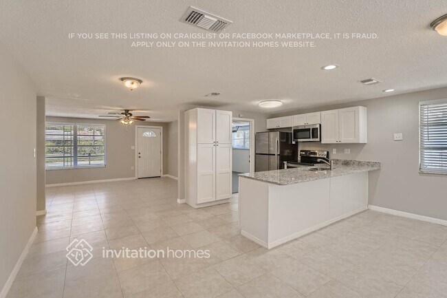 Building Photo - 7530 Rosewood Dr