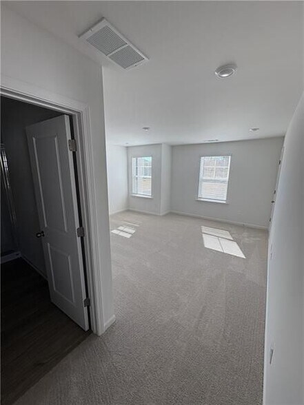 Building Photo - 162 Milledge Cmns Dr NE