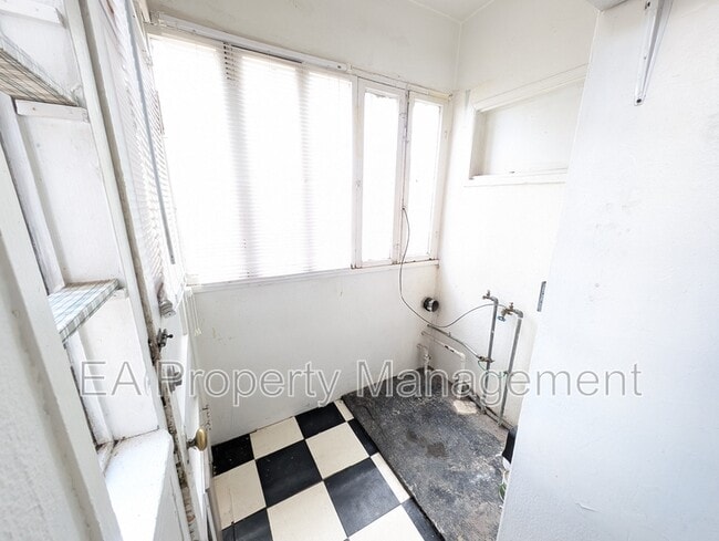 Building Photo - 808 13th St NW