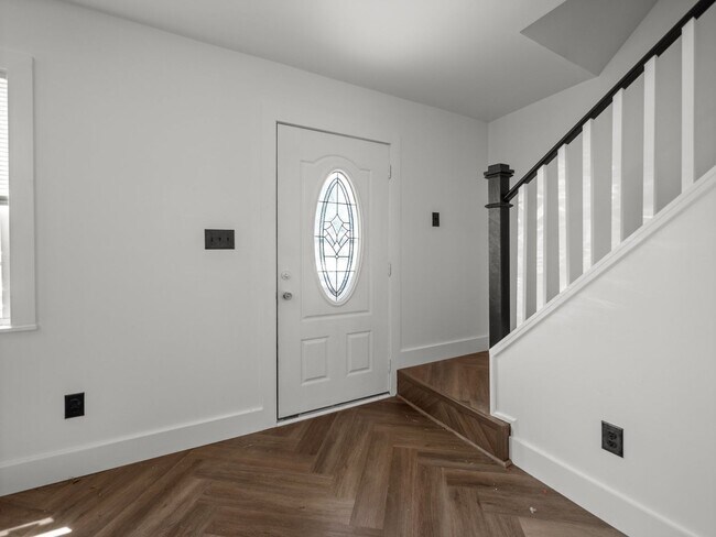 Building Photo - Welcome to Myrtlewood Circle!