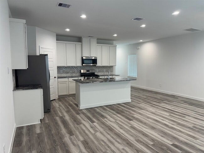 Building Photo - 10203 Spring Branch Trail