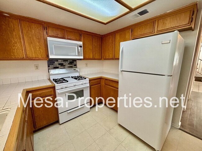 Building Photo - 1584 Sycamore Ln