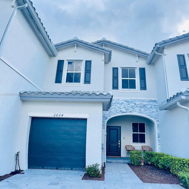 Primary Photo - 2624 SE 11th Ct