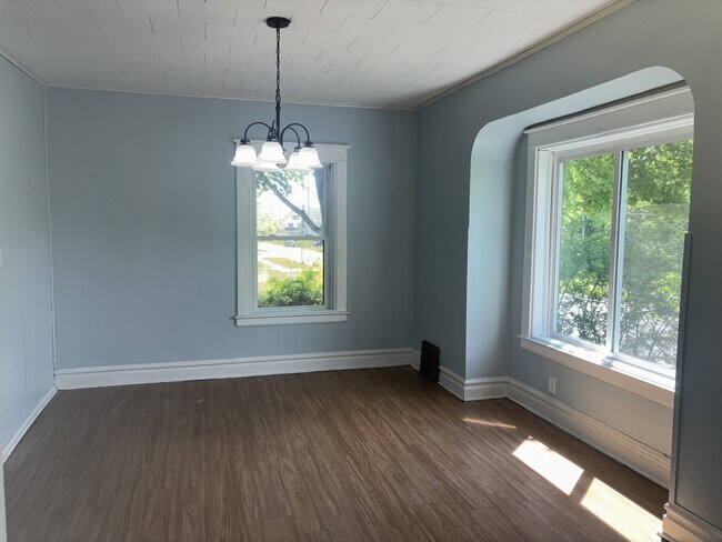 Building Photo - 639 Fairgreen Ave