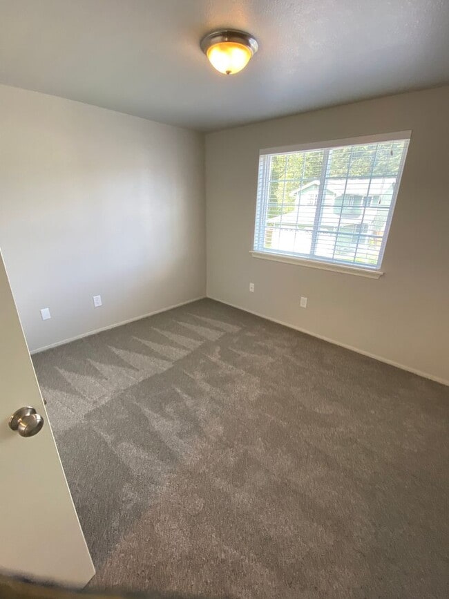 Building Photo - Brand New Remodeled 3 Bedroom 2.5 Bath  2 Car Garage