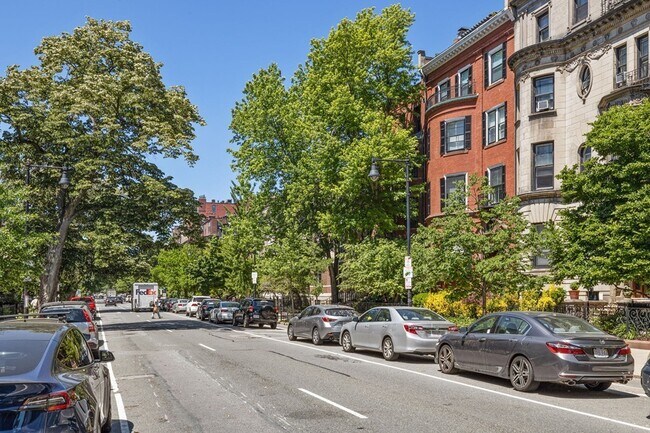 Building Photo - 354 Beacon St