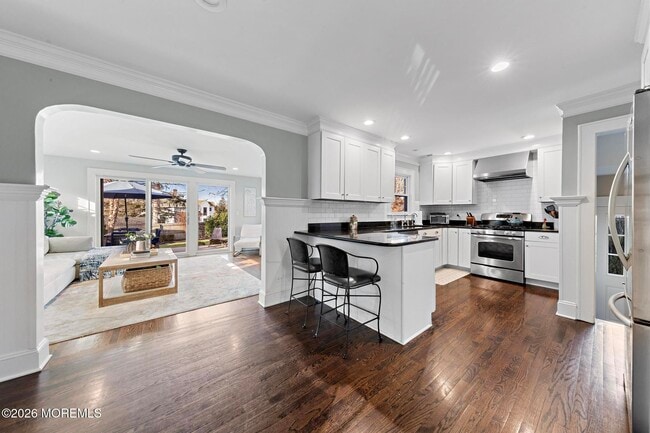 Building Photo - 49 Jackson St