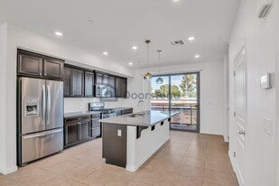 Building Photo - 25443 Parklane Dr