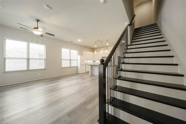 Building Photo - 2745 Troutt Dr
