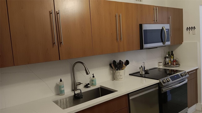 Building Photo - 3001 S Ocean Dr