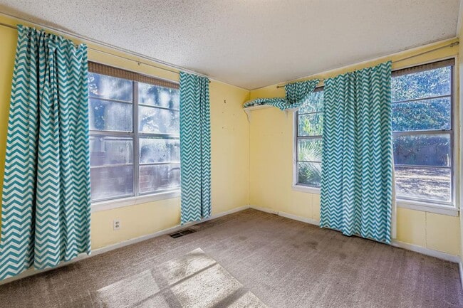 Building Photo - 1705 Kerr St