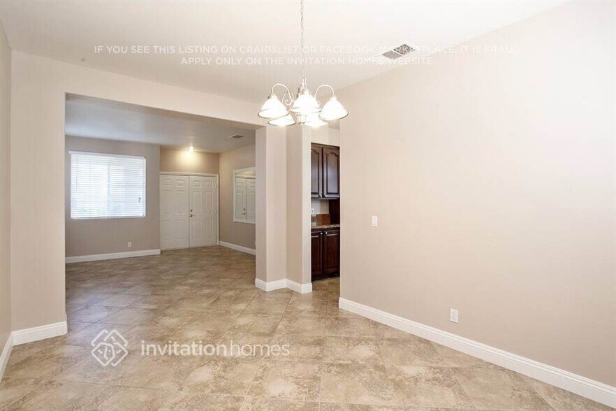 Building Photo - 592 Kavanagh Pl