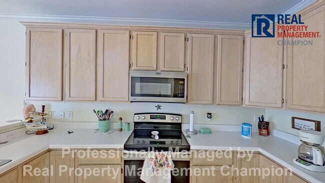 Building Photo - Adorable 2 BD Townhome with Private Patio