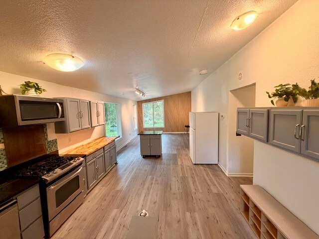 Building Photo - 4500 Willow Cir