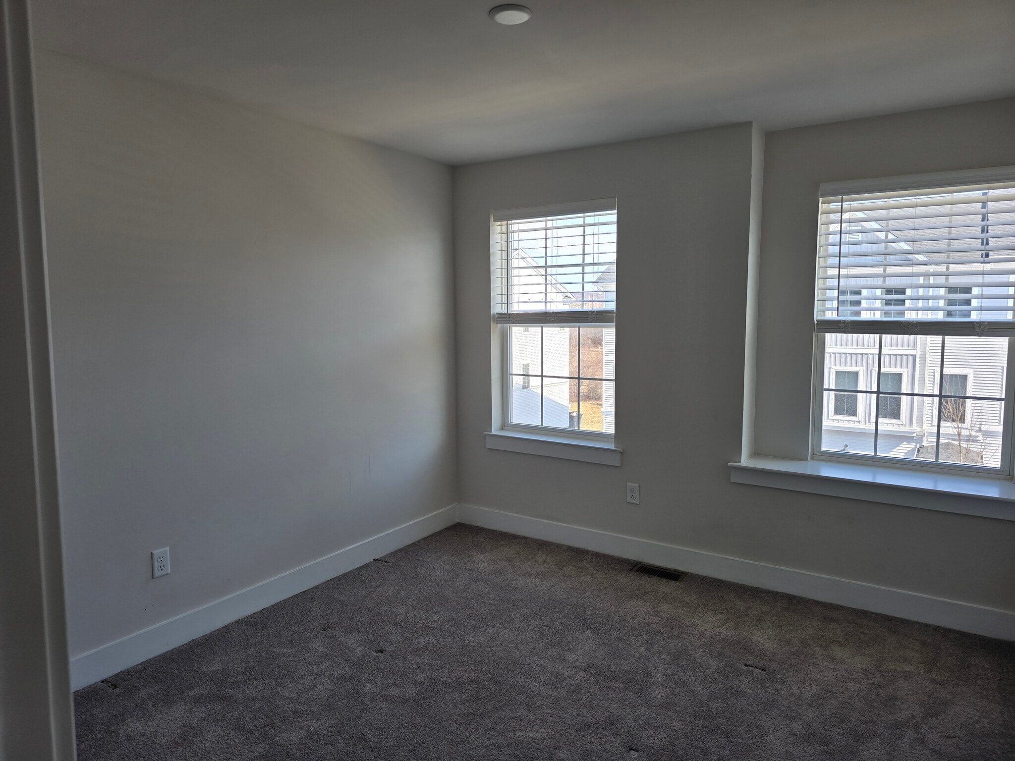 Building Photo - 226 Red Leaf Ln