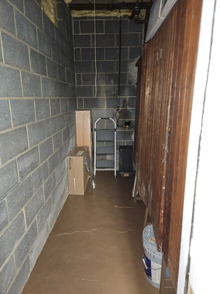 Building Photo - 1039 Clay Ave