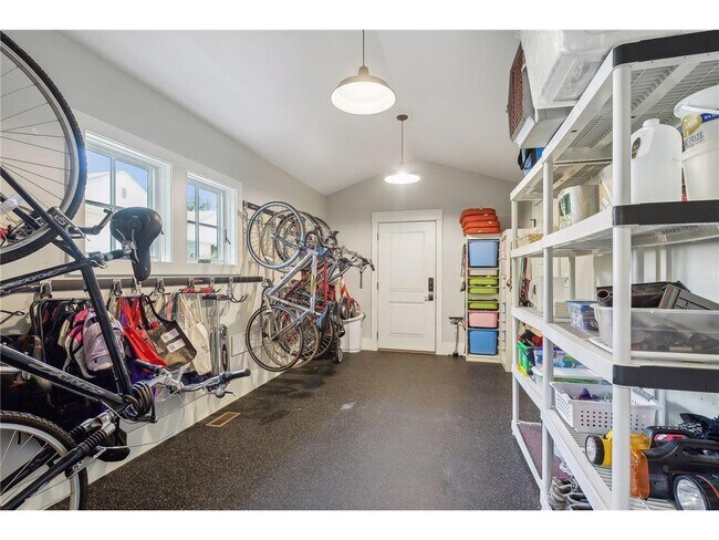 Building Photo - 4015 Wood End Dr