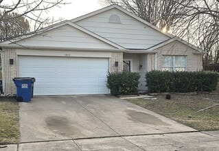 Building Photo - 1802 Berkley Dr