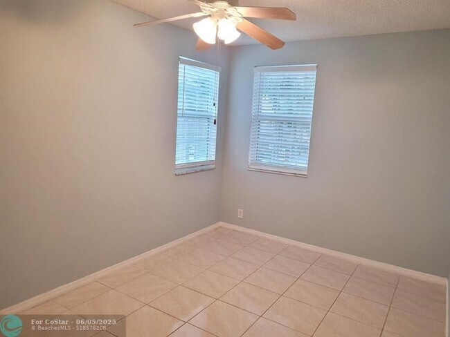 Building Photo - 1412 Barcelona Way