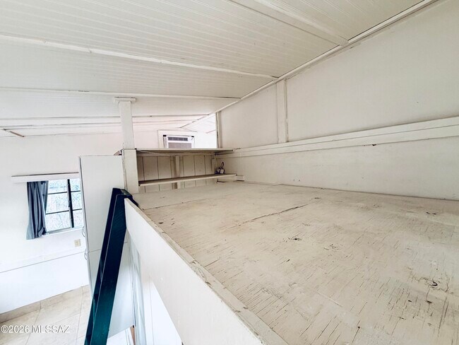 Building Photo - 840 E Elm St
