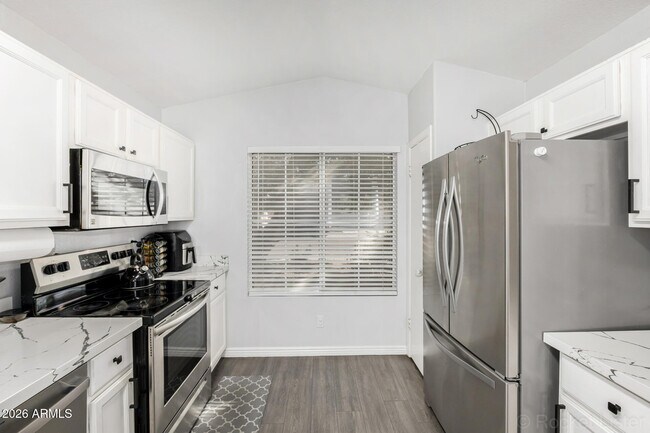 Building Photo - 10420 W Reade Ave