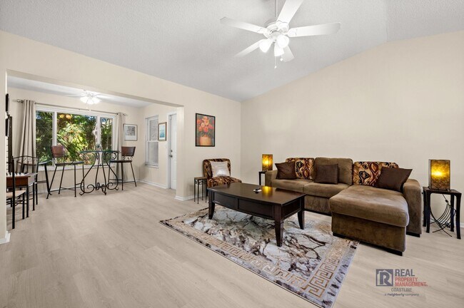 Building Photo - Charming 2BR/2BA Sarasota Retreat Near UTC - Annual Lease
