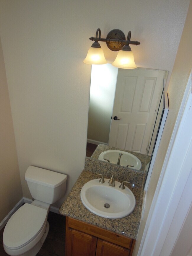 Building Photo - Swamp Cooler, Central AC and Tile Throughout!