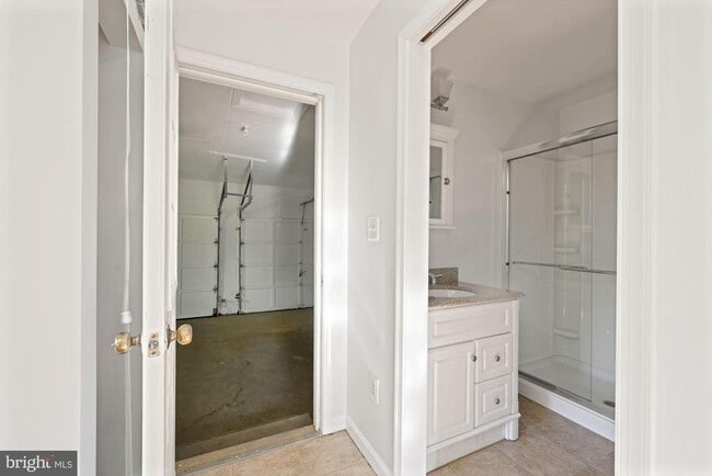 Building Photo - 8208 Gainsborough Ct W