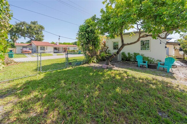 Building Photo - 3130 SW 27th Terrace