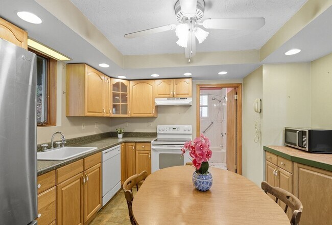 Building Photo - 60 Haines St