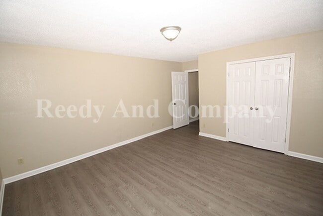 Building Photo - 324 McFarland Dr