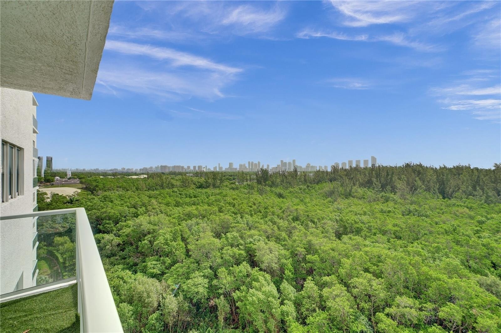 Building Photo - 14951 Royal Oaks Ln