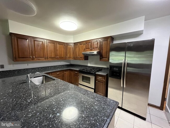 Building Photo - 6301 Evermay Dr