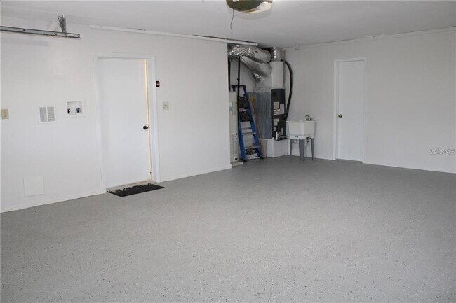 Building Photo - 5828 Oakhurst Dr