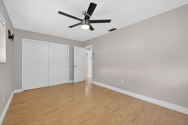 Building Photo - 6219 SW 20th Ct