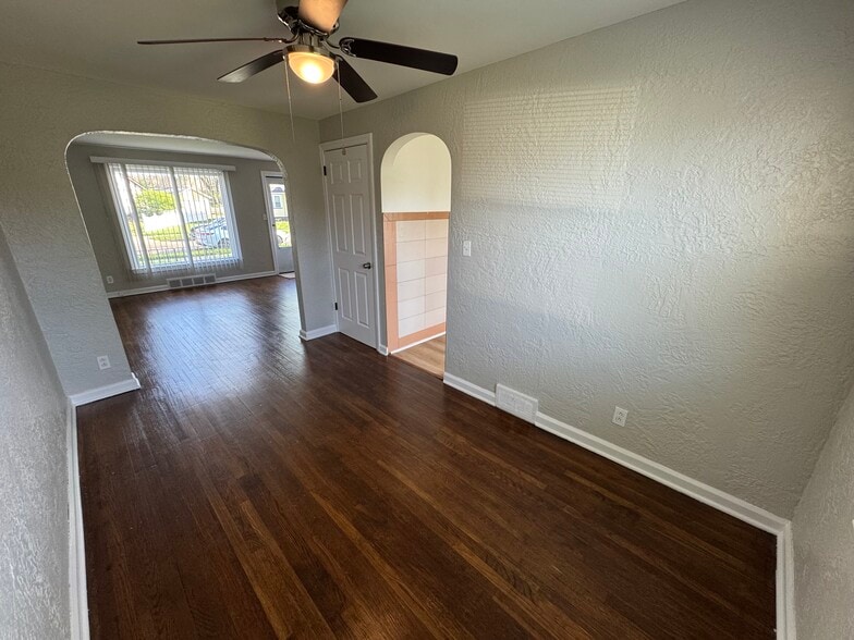 Building Photo - 124 Spangler Rd NE