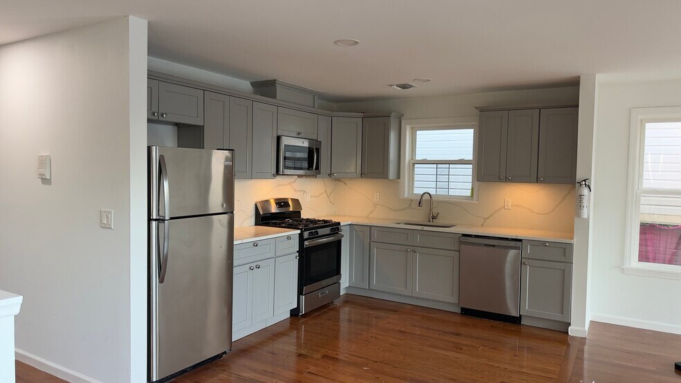 Building Photo - 499 S 18th St