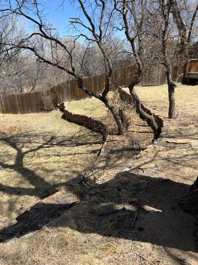 Building Photo - 4 BEDROOM HOME IN SKYWAY!!