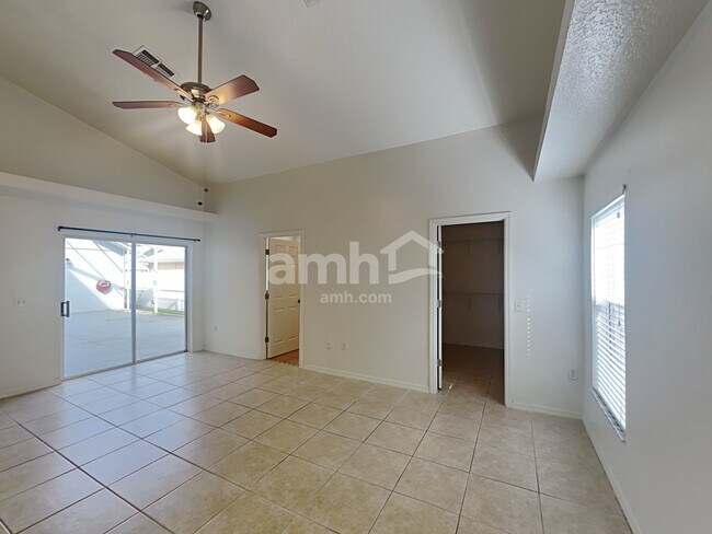 Building Photo - 1144 Jaybee Avenue