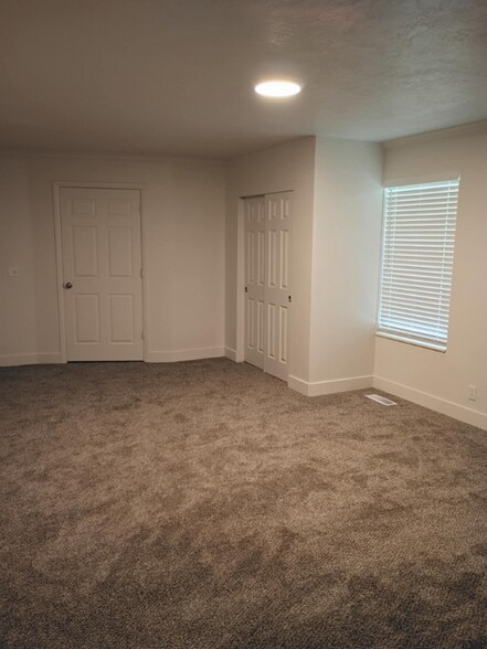 Building Photo - 1760 N 400 E