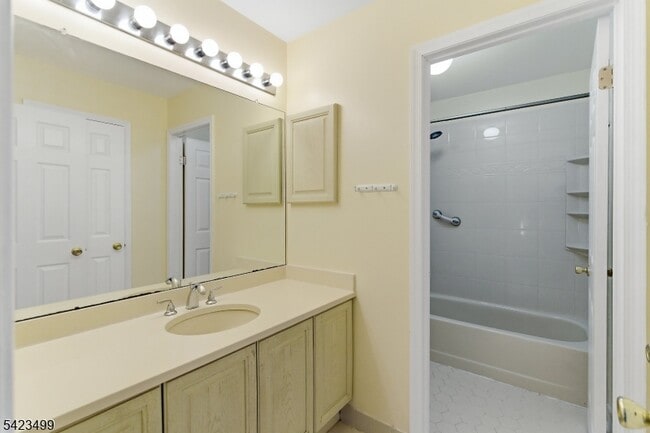 Building Photo - 62 Magellan Way