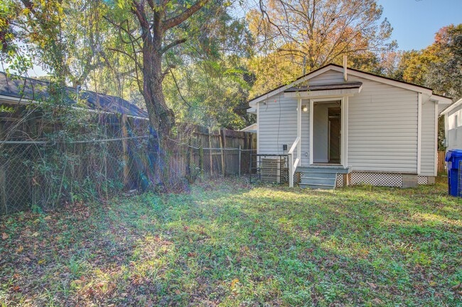 Building Photo - 4716 Mint Ave