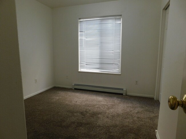 Building Photo - Duplex in Family Friendly Neighborhood