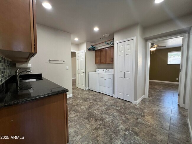 Building Photo - 15230 N Blackbird Dr