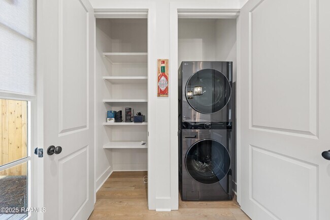 Building Photo - 103 Steiner Oaks