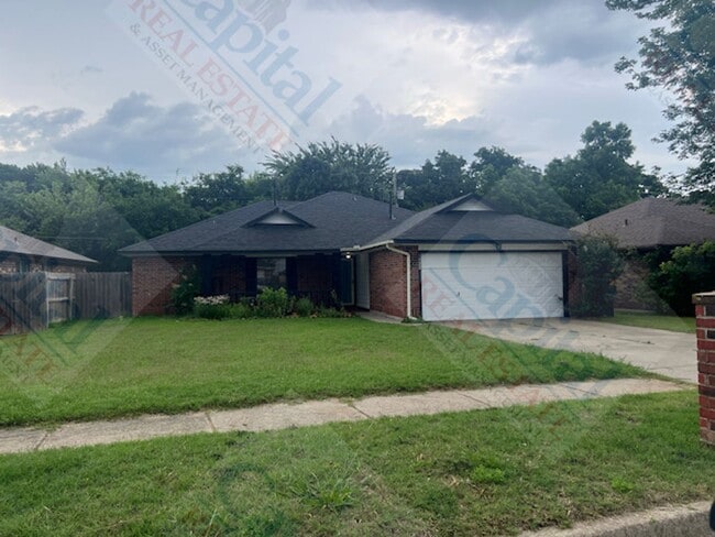 Building Photo - Charming 3 Bedroom