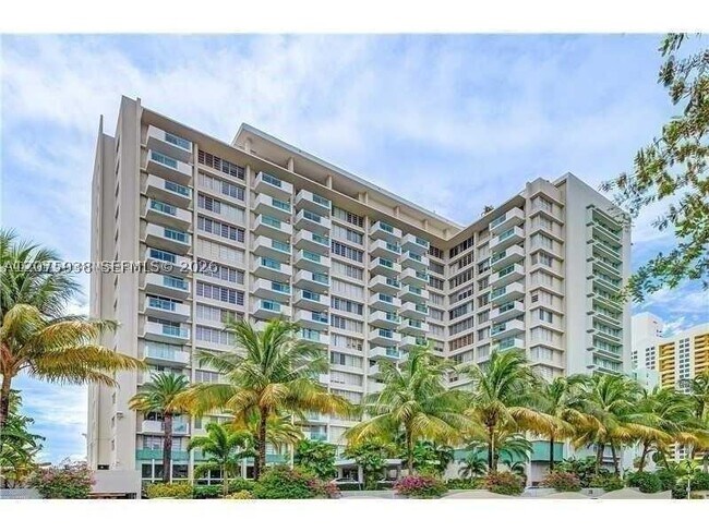 Building Photo - 1000 West Dr